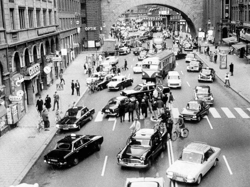 Traffic in Sweden changes from RHD to LHD in 1967