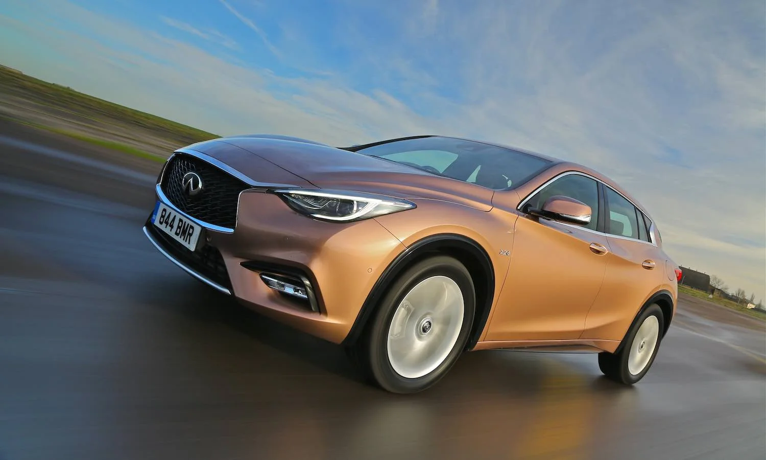Infiniti Q30 review (The Car Expert)