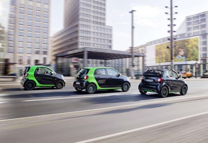 Smart debuts improved electric trio in Paris