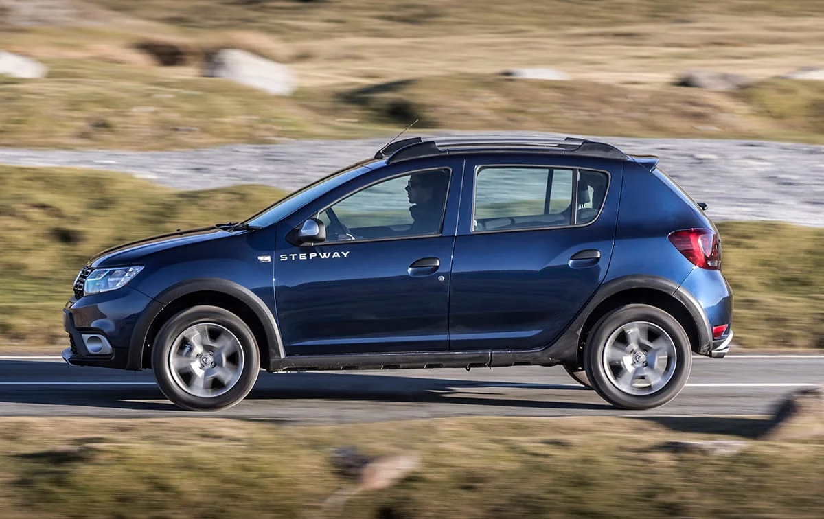 Dacia Sandero Stepway road side