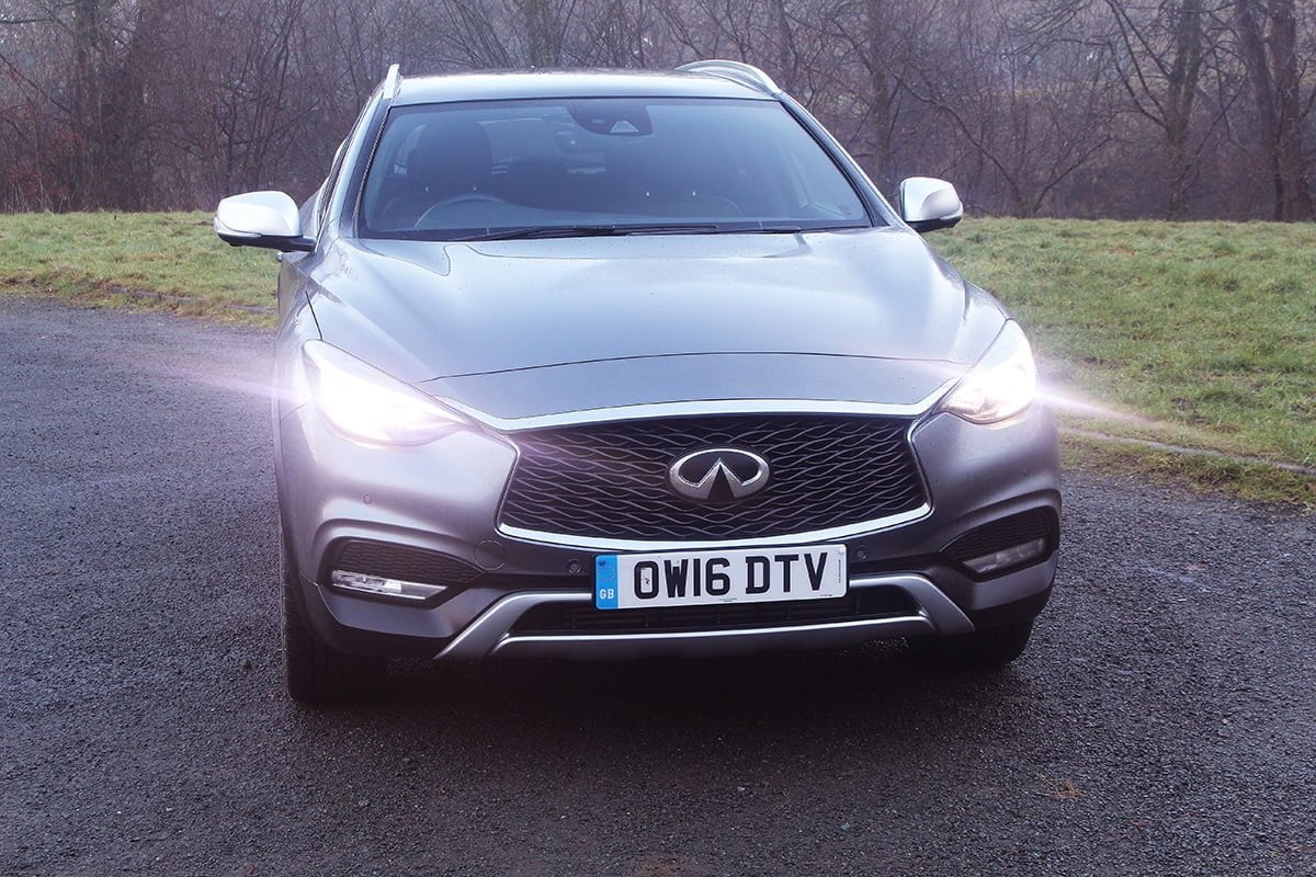 Infiniti QX30 front