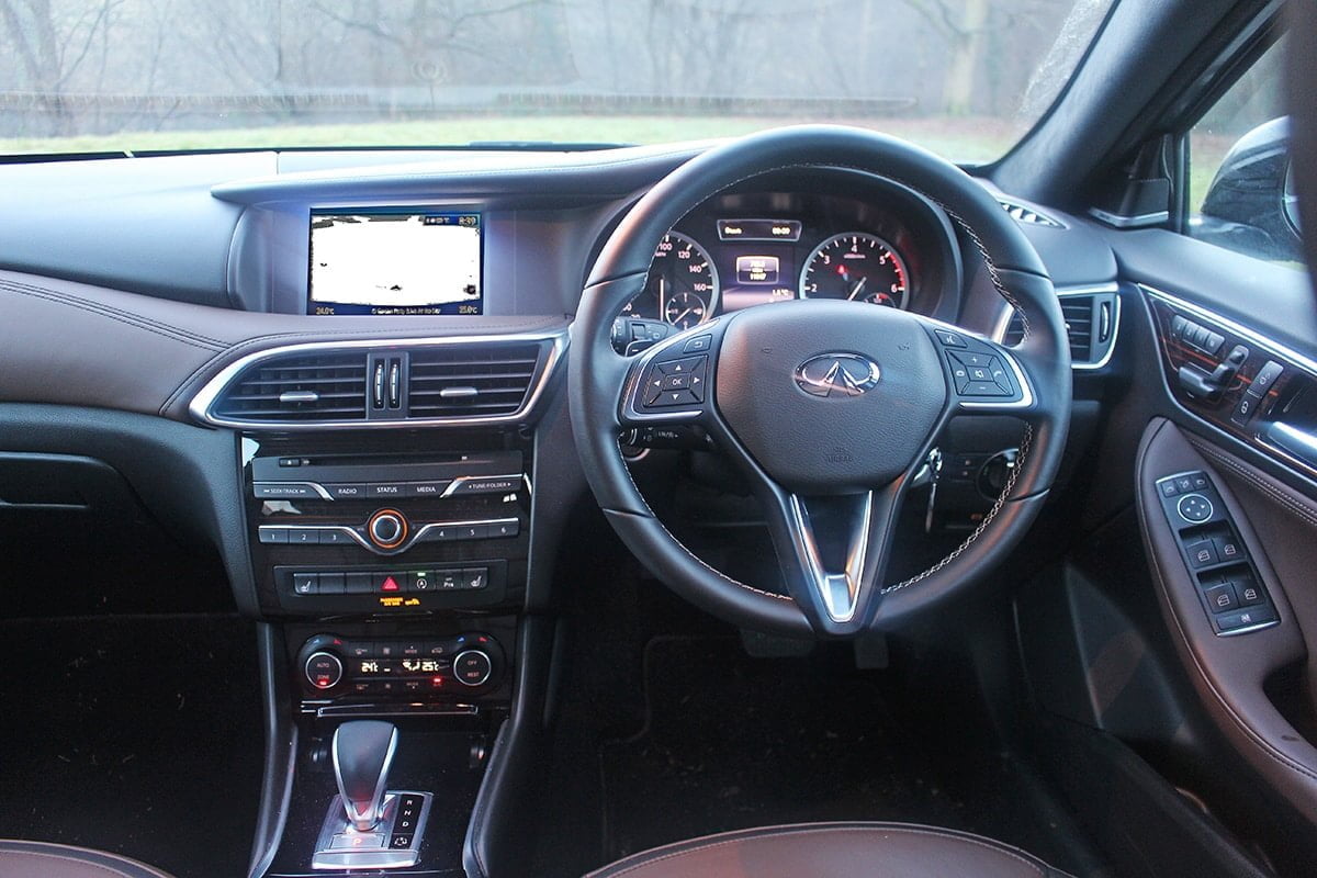 Infiniti QX30 dash