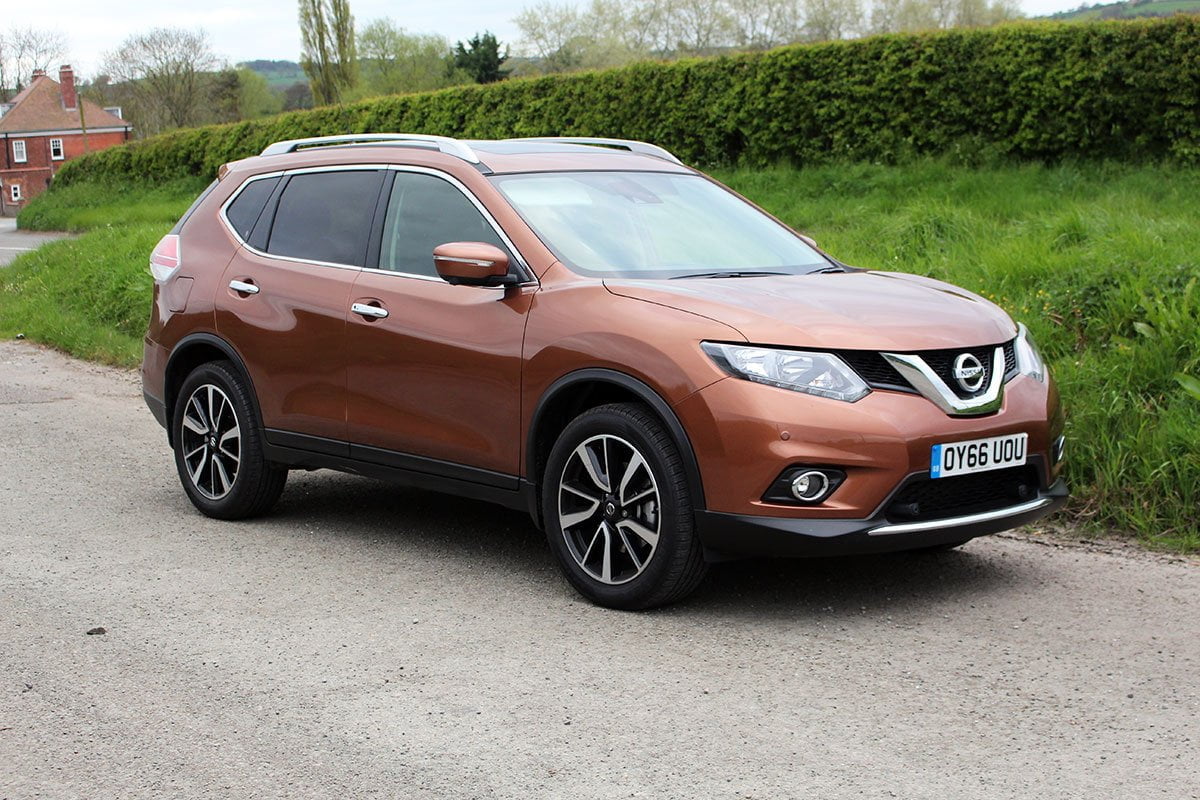 Nissan X-Trail 2014-2017 static front 3/4 | The Car Expert