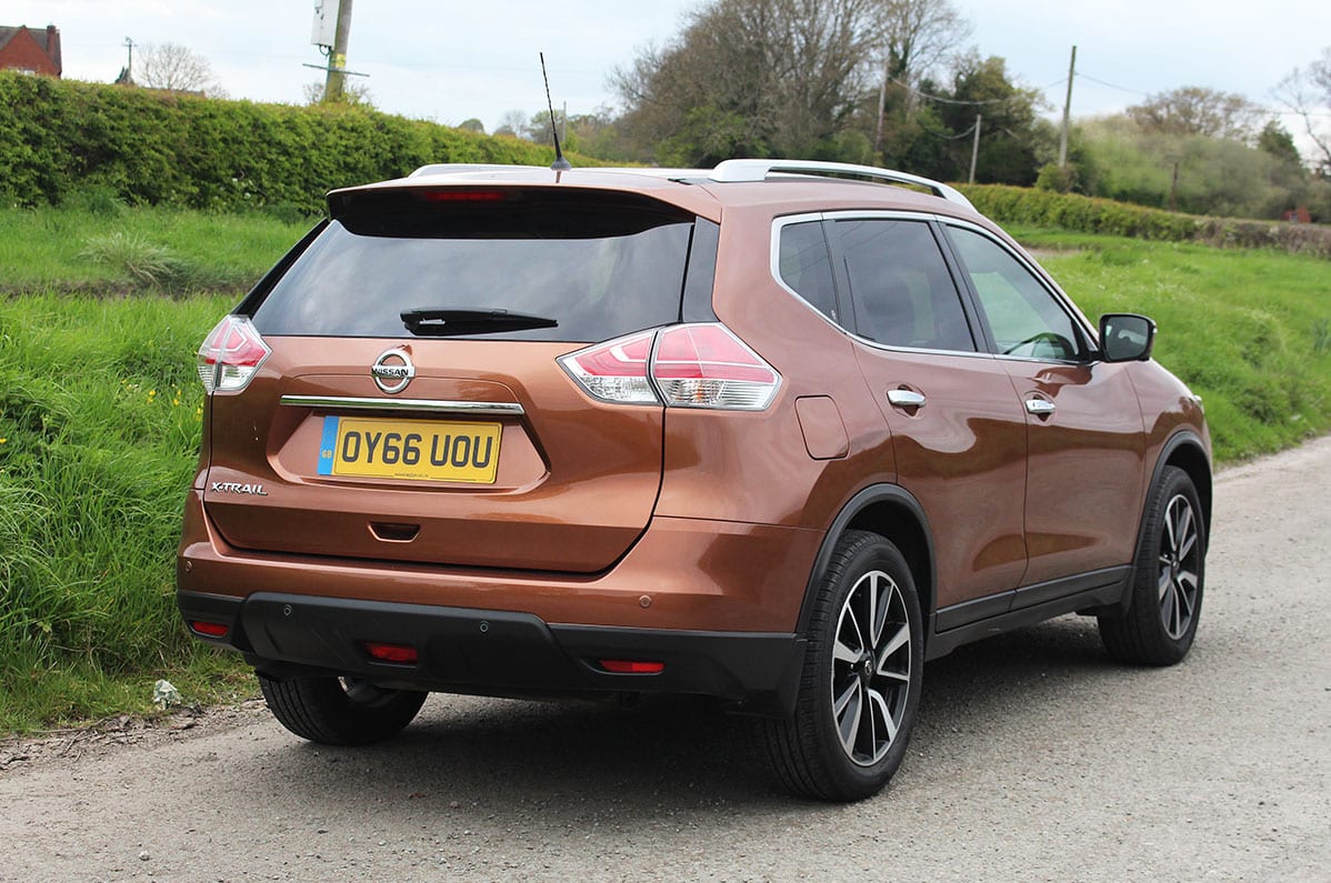 Nissan X-Trail 2014-2017 static rear 3/4 | The Car Expert