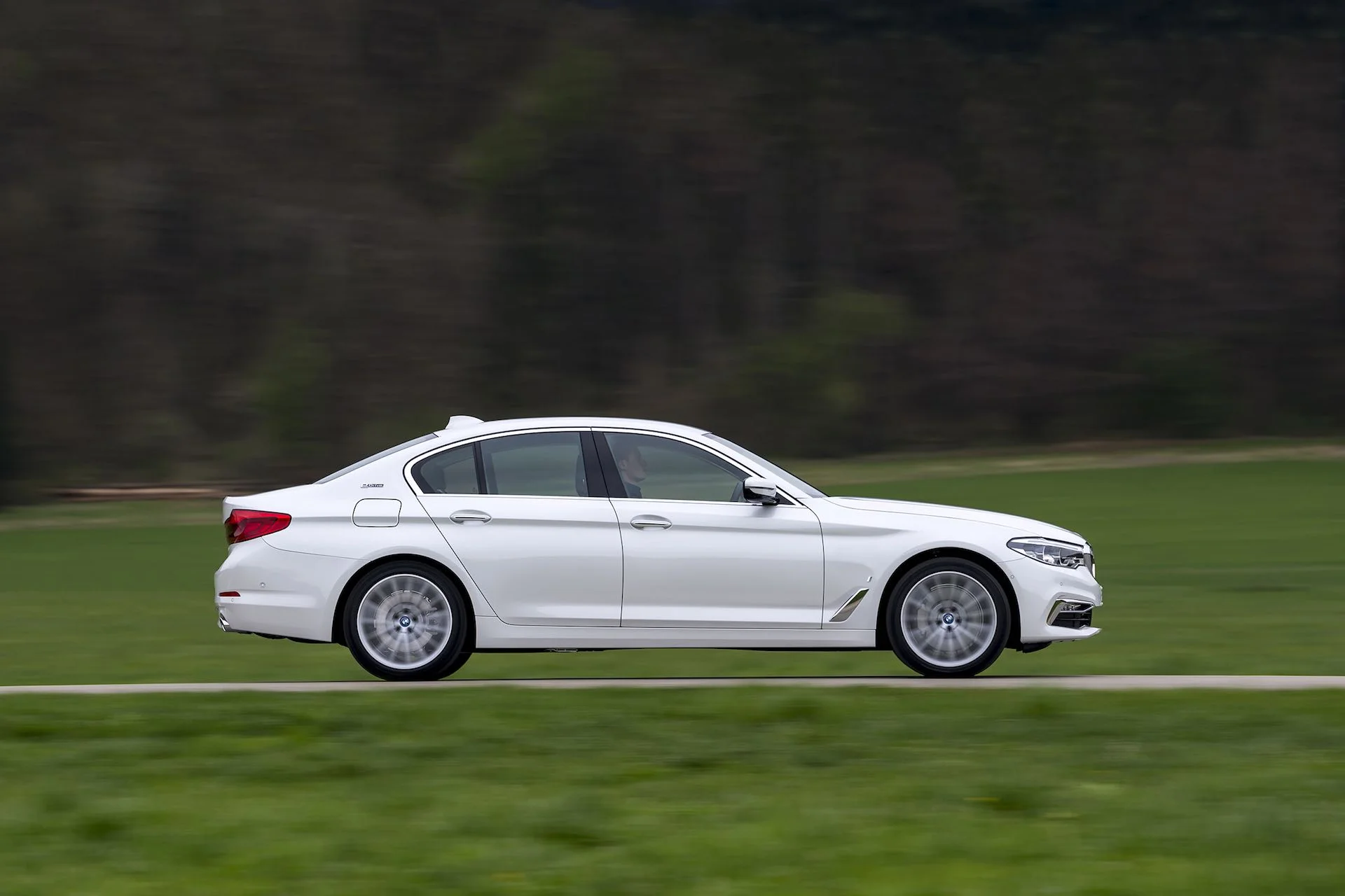BMW 5 Series side profile | The Car Expert