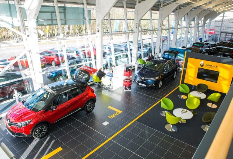 ‘No confidence’ as UK car sales slump again