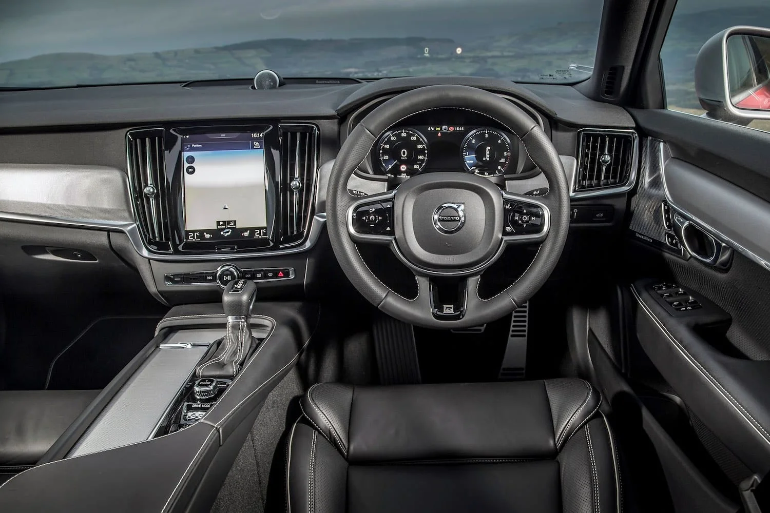 Volvo S90 dashboard (The Car Expert)