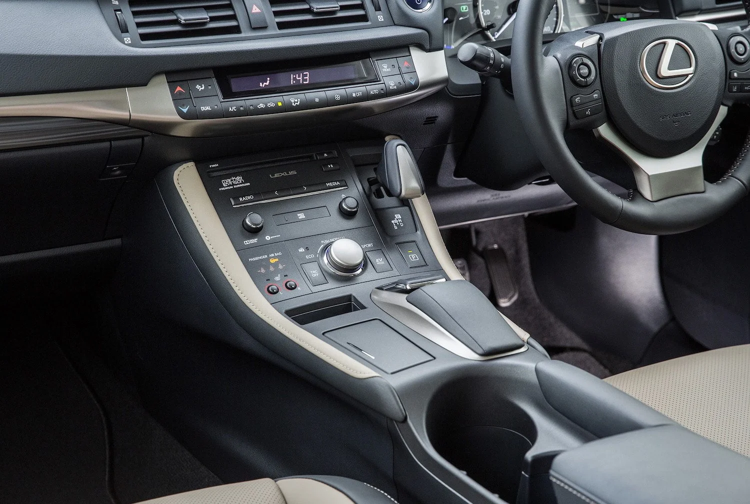 Lexus CT 200h centre console