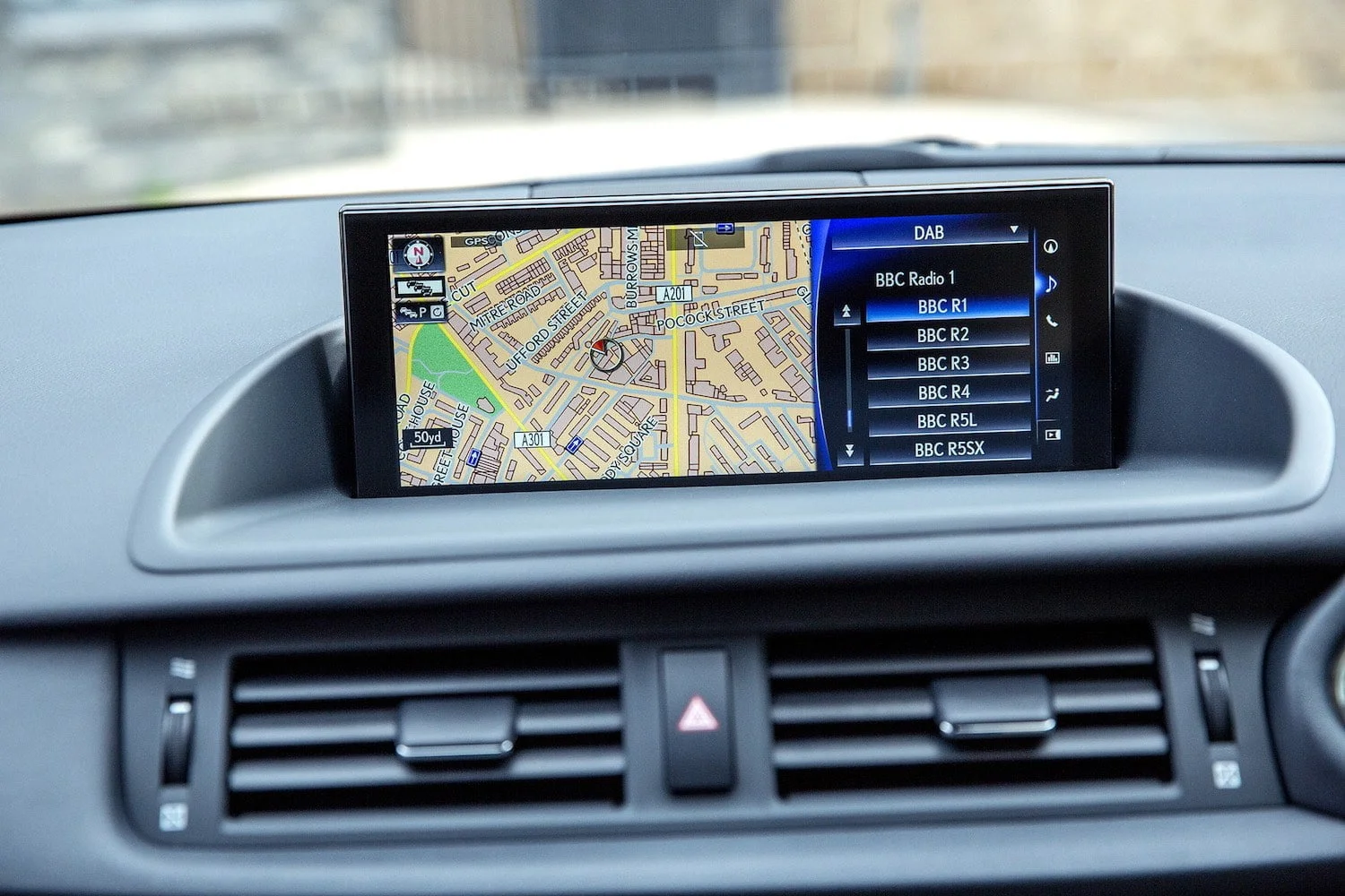 Lexus CT 200h satnav