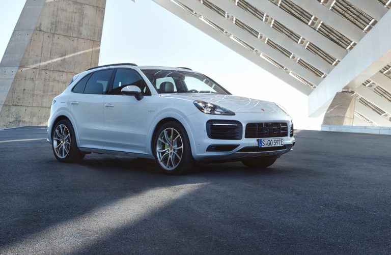 Porsche Cayenne plugs in to hybrid