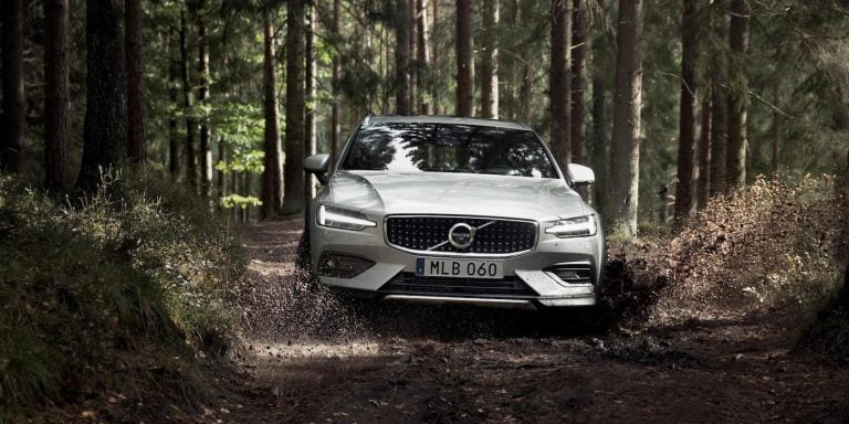 Volvo V60 Cross Country breaks cover