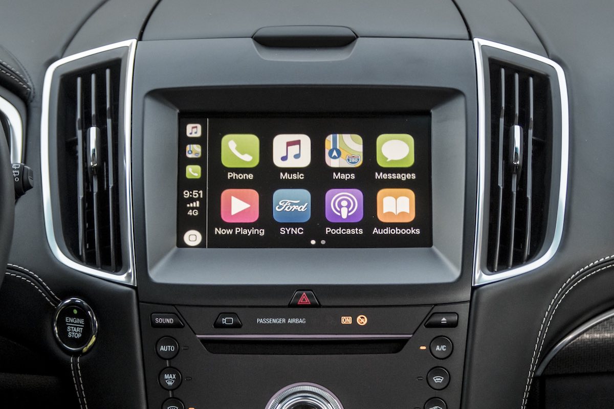 2019 Ford Edge Vignale interior - Apple CarPlay