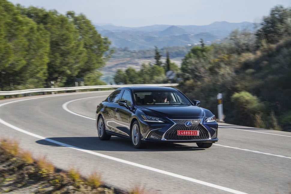 2019 Lexus ES road test - front | The Car Expert