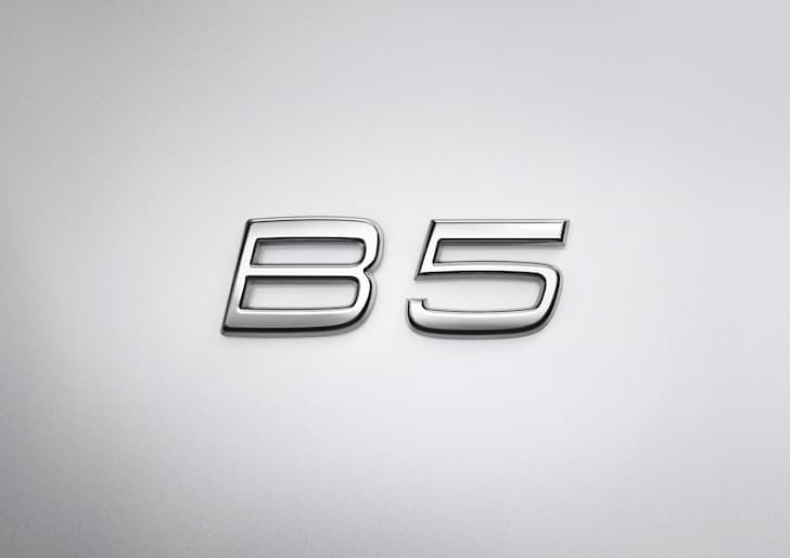 Volvo B5 mild hybrid badge | The Car Expert