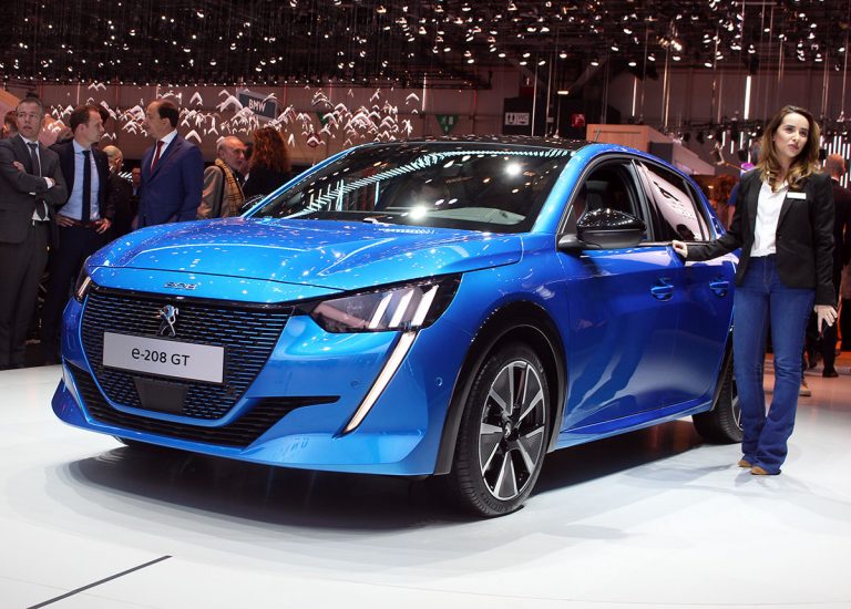 Geneva: e-208 electrifies Peugeot stand