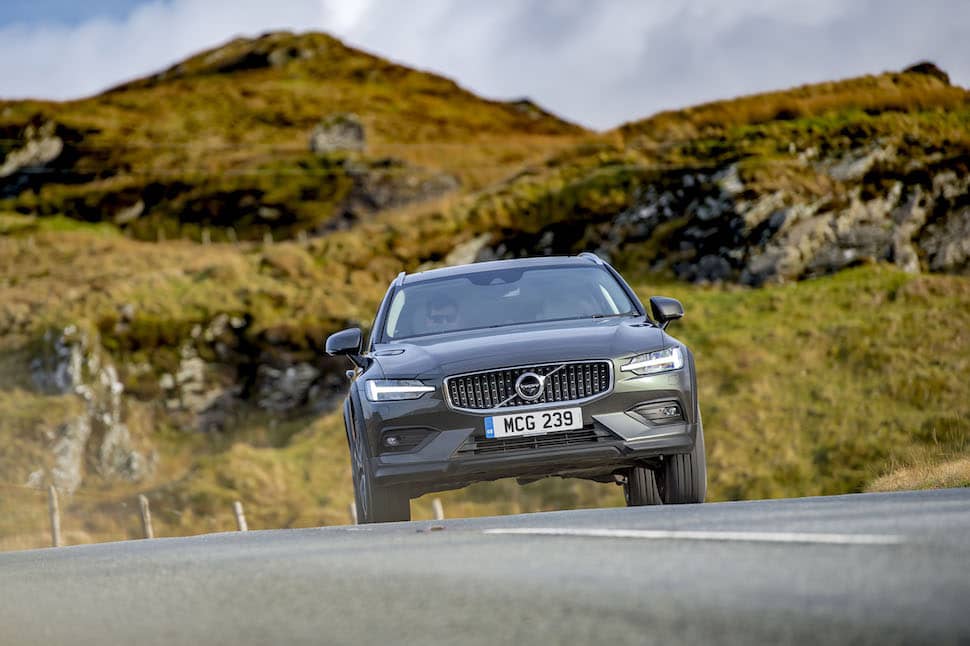 2019 Volvo V60 Cross Country road test - front 2 | The Car Expert