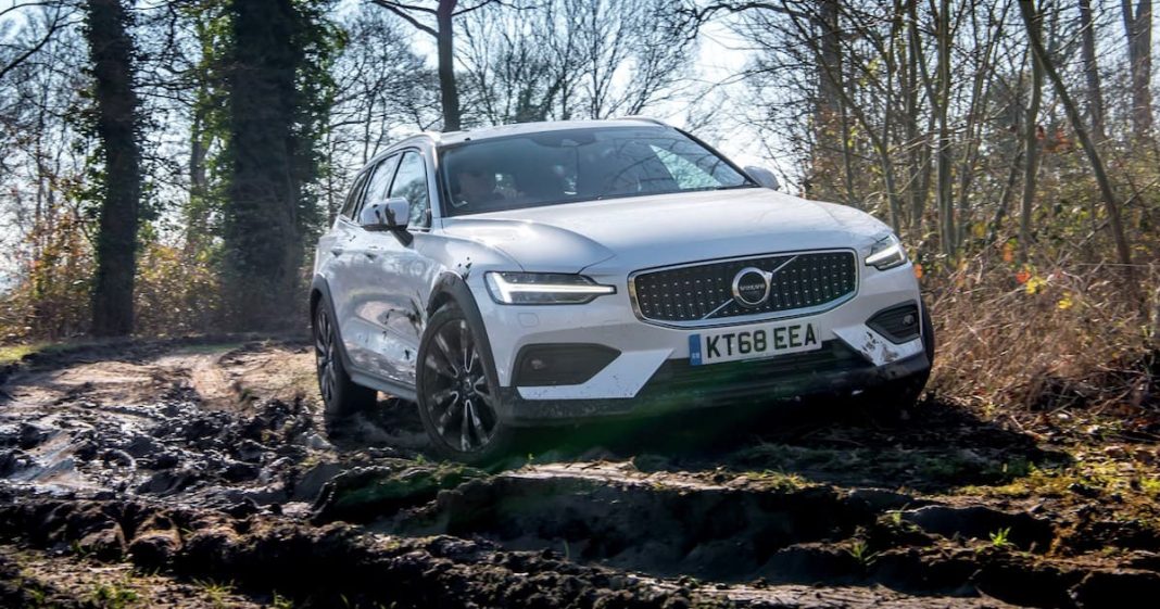 Volvo V60 Cross Country (2019) new car ratings | The Car Expert