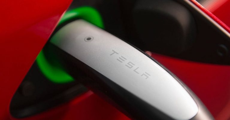 Tesla to resume unlimited free charging for Model S and Model X buyers
