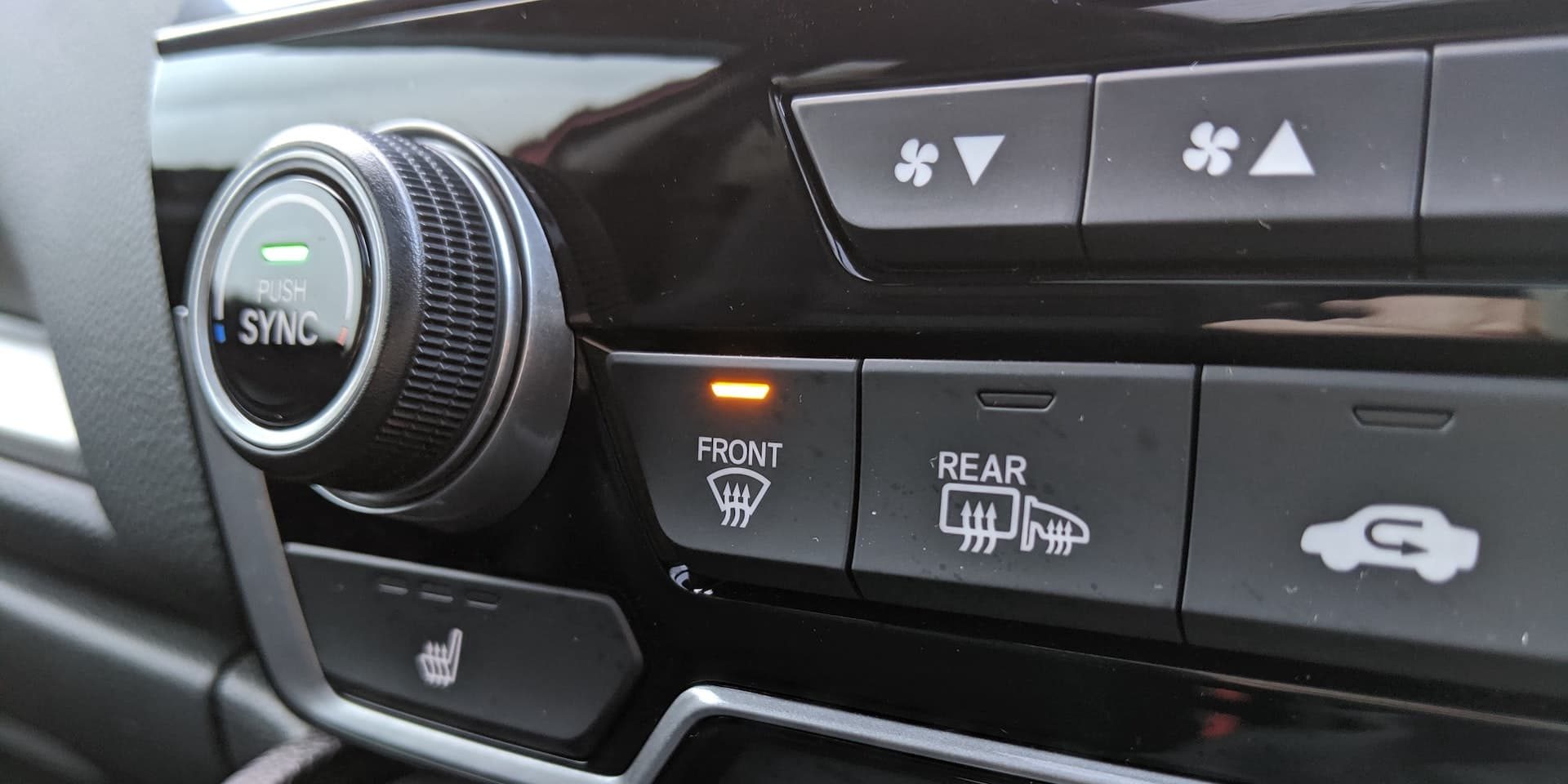 How to quickly and effectively demist your car windscreen