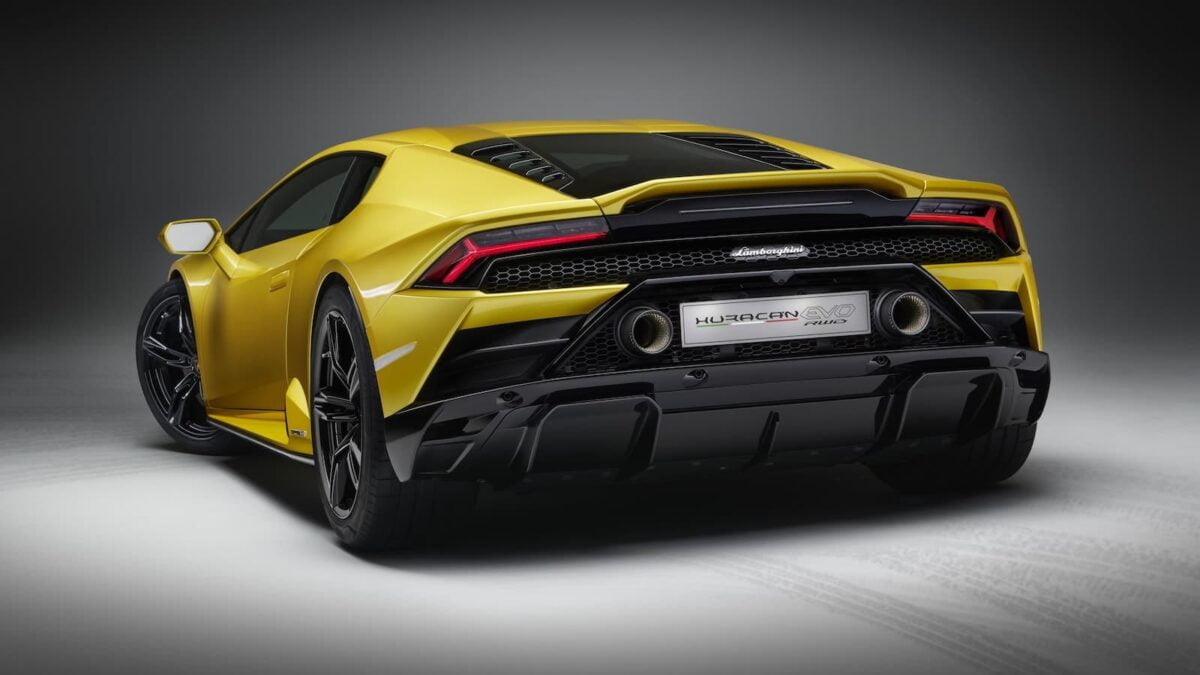 Lamborghini Huravan Evo RWD - rear view | The Car Expert