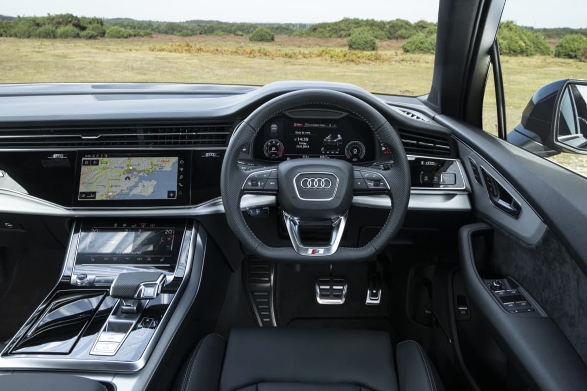 Audi Q7 (2019) - interior and dashboard
