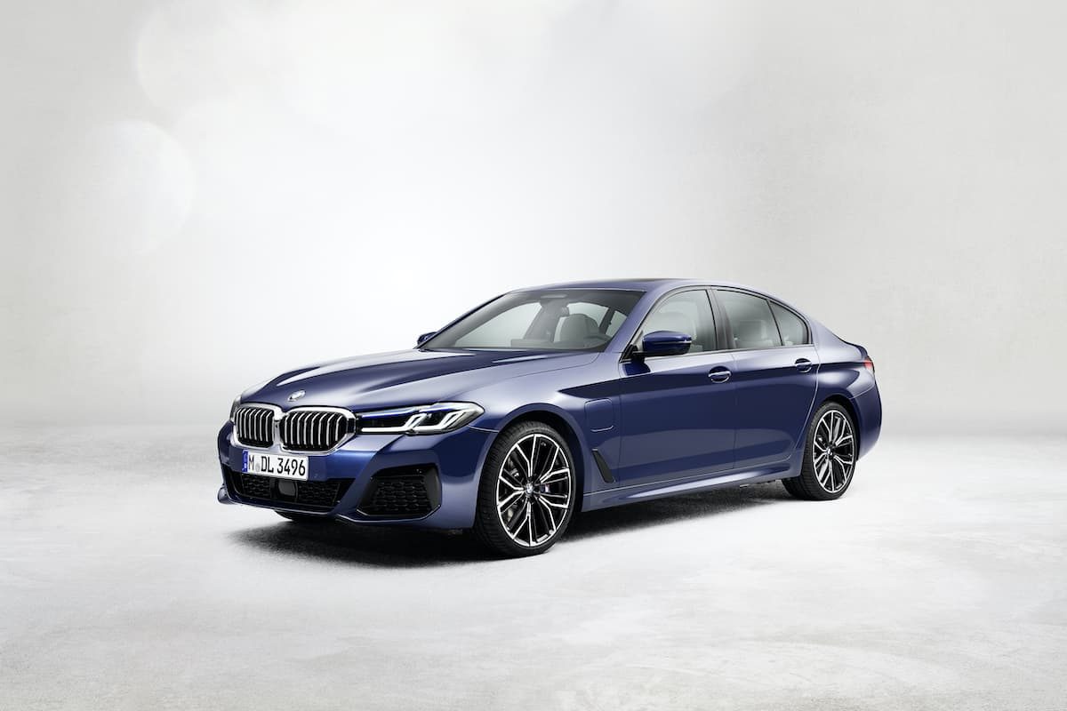 2020 BMW 5 Series saloon - front