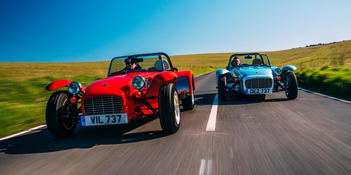 Caterham Super Seven 1600 - red and blue