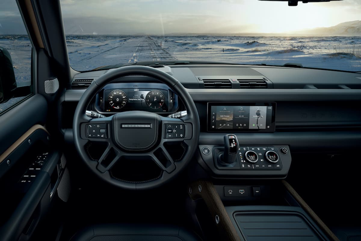 Land Rover Defender (2020 onwards) – interior and dashboard