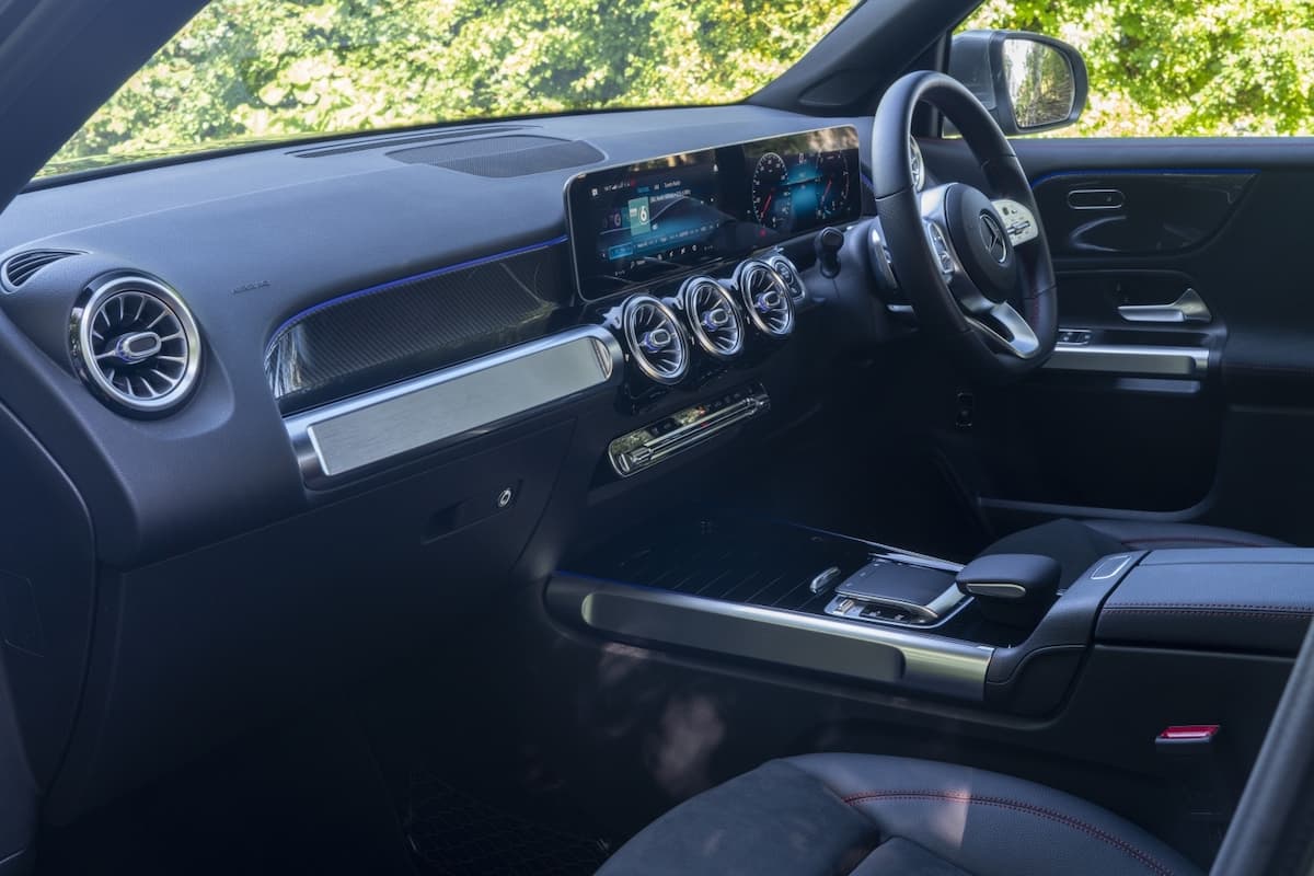 Mercedes-Benz GLB (2019 onwards) - interior and dashboard