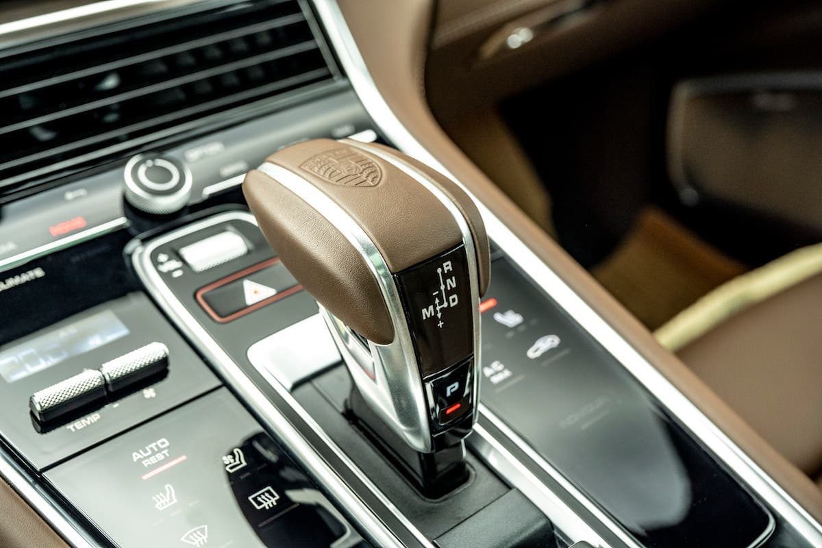 Porsche Panamera Turbo S review - gear lever