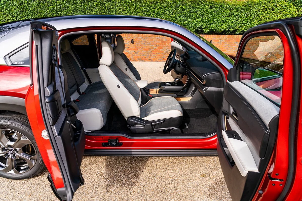 Mazda MX-30 (2021) entry doors