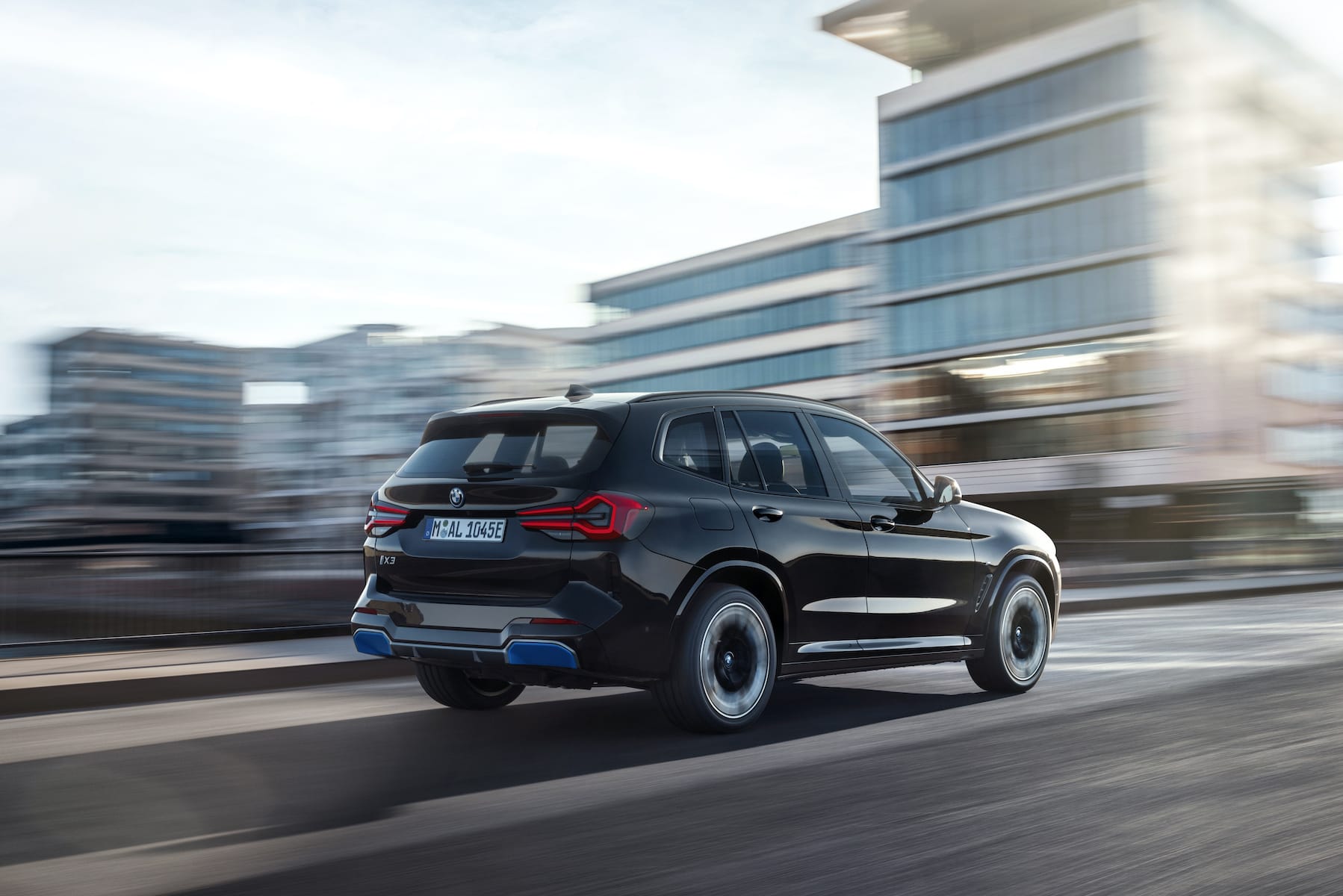 BMW iX3 (2022 facelift) – rear view
