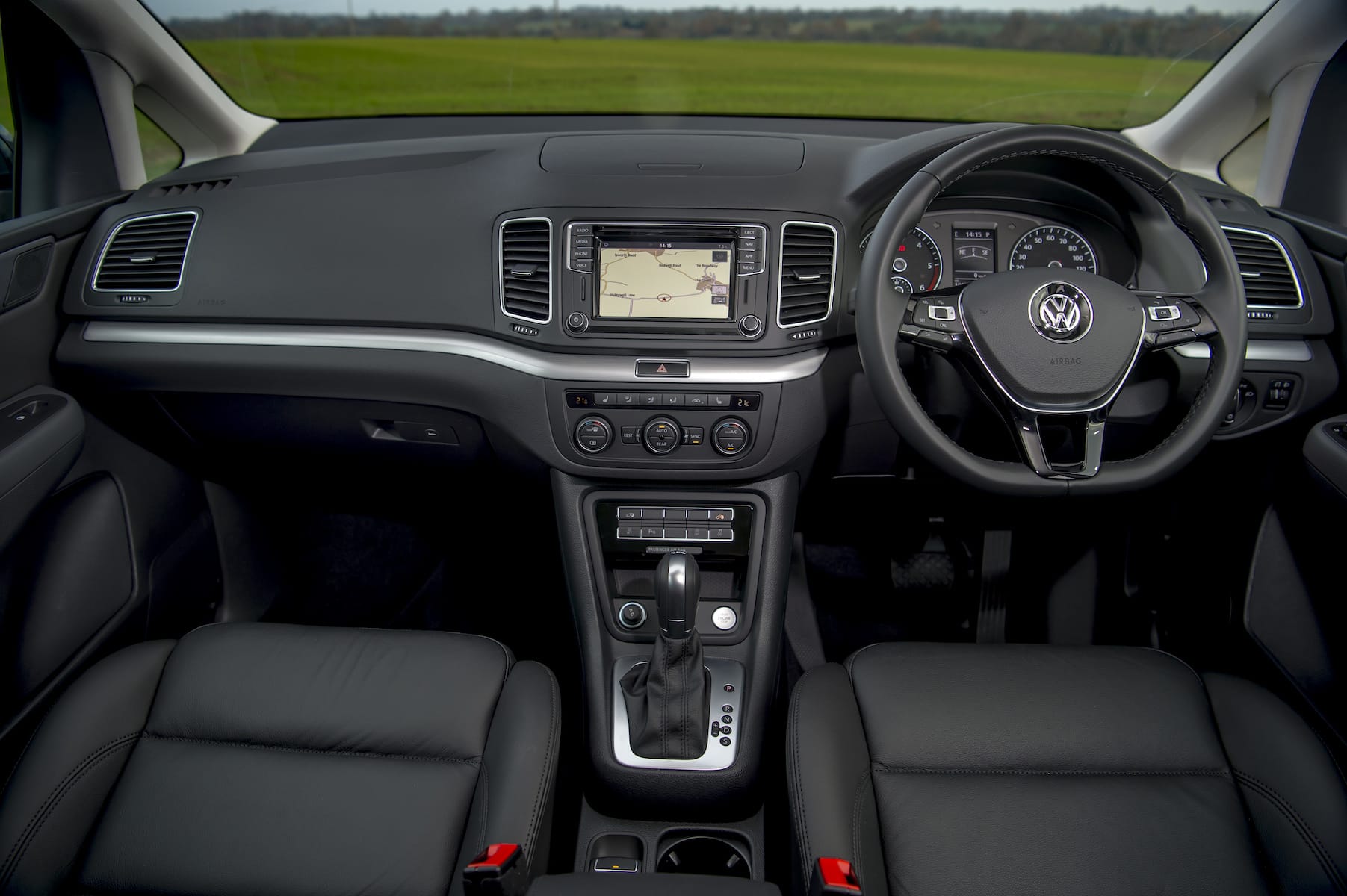 Volkswagen Sharan (2015 onwards) – interior and dashboard