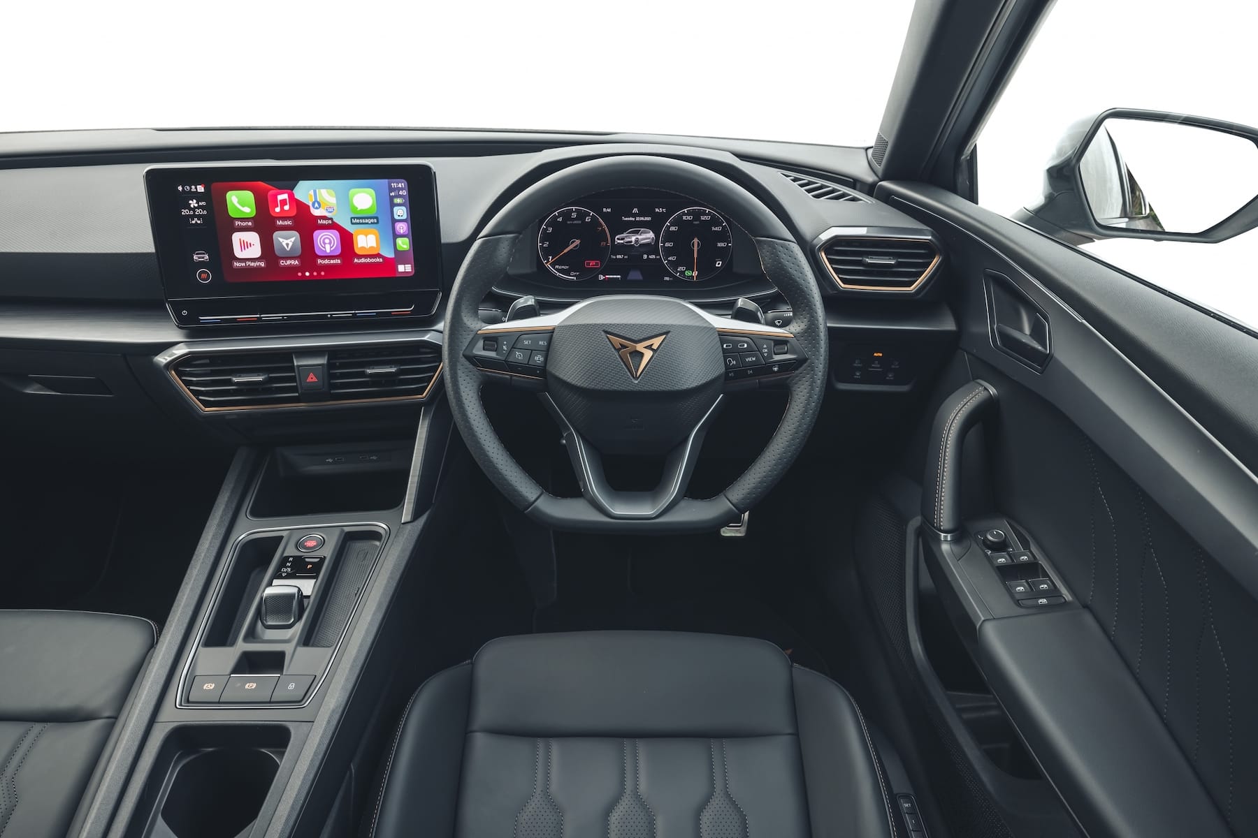 Cupra Leon hatch (2020 onwards) – interior and dashboard
