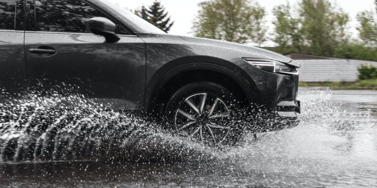 How to deal with aquaplaning