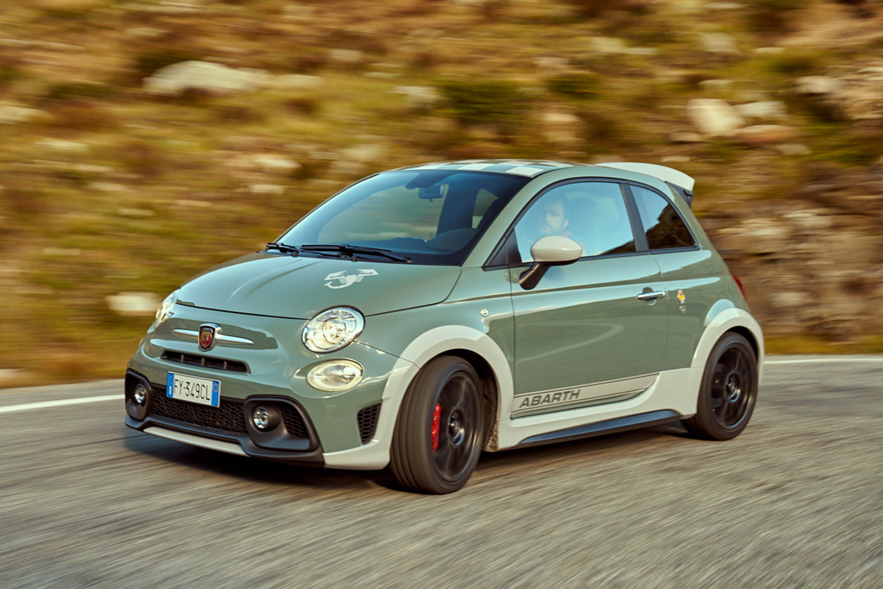 Abarth 695 Anniversario front view | Expert Rating