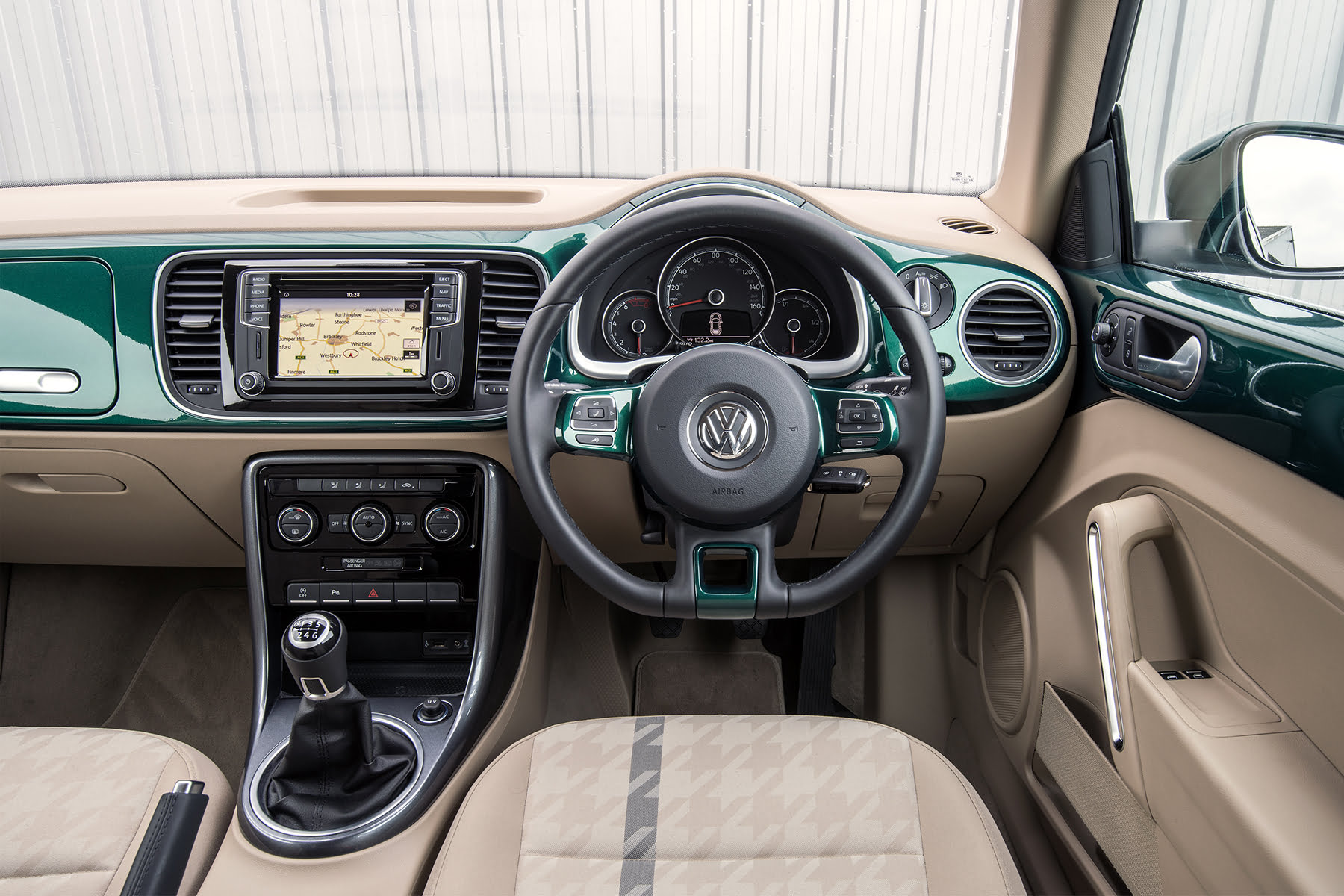 Volkswagen Beetle (2016 - 2018) interior view | Expert Rating