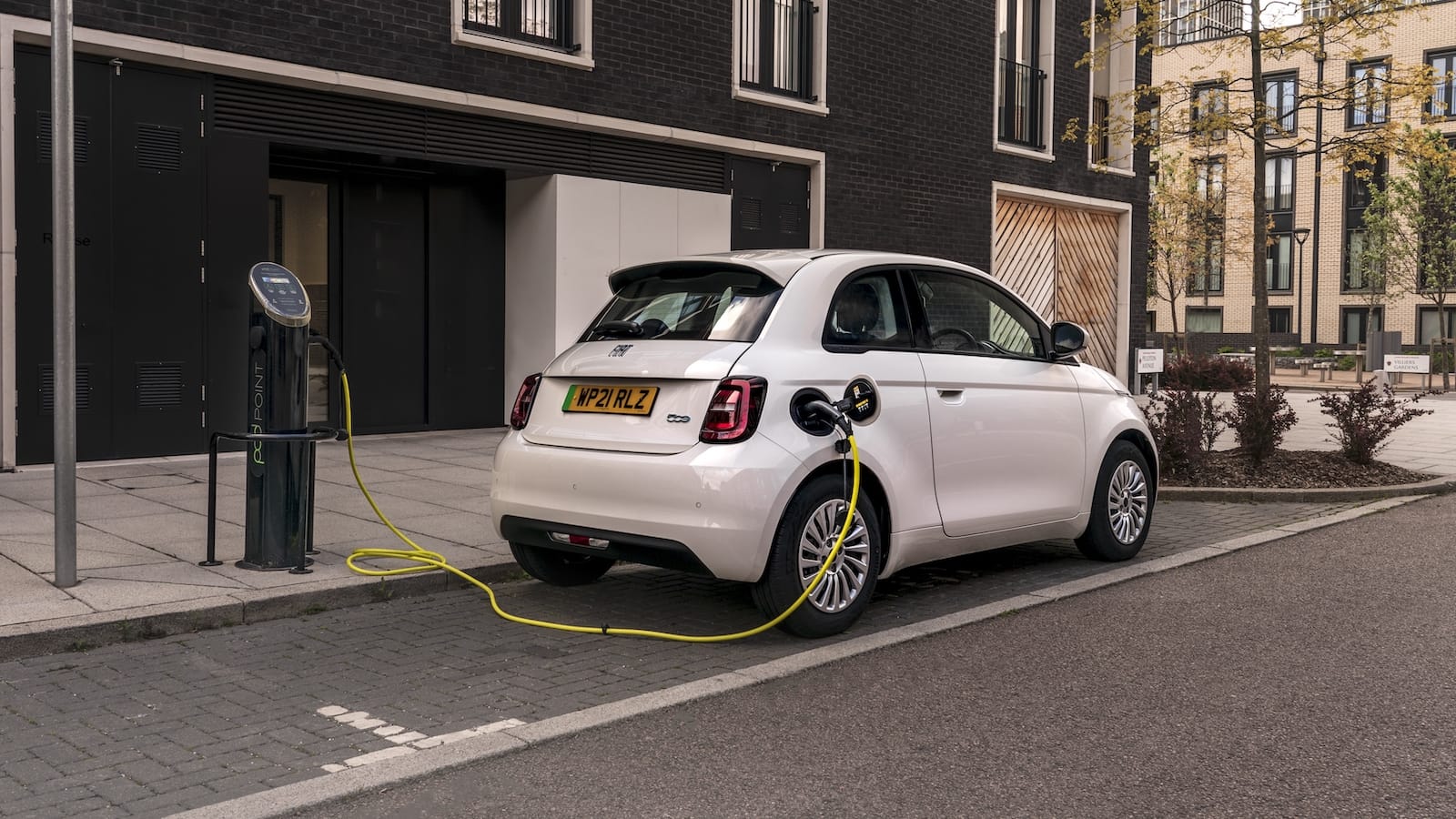 Fiat 500e on charge