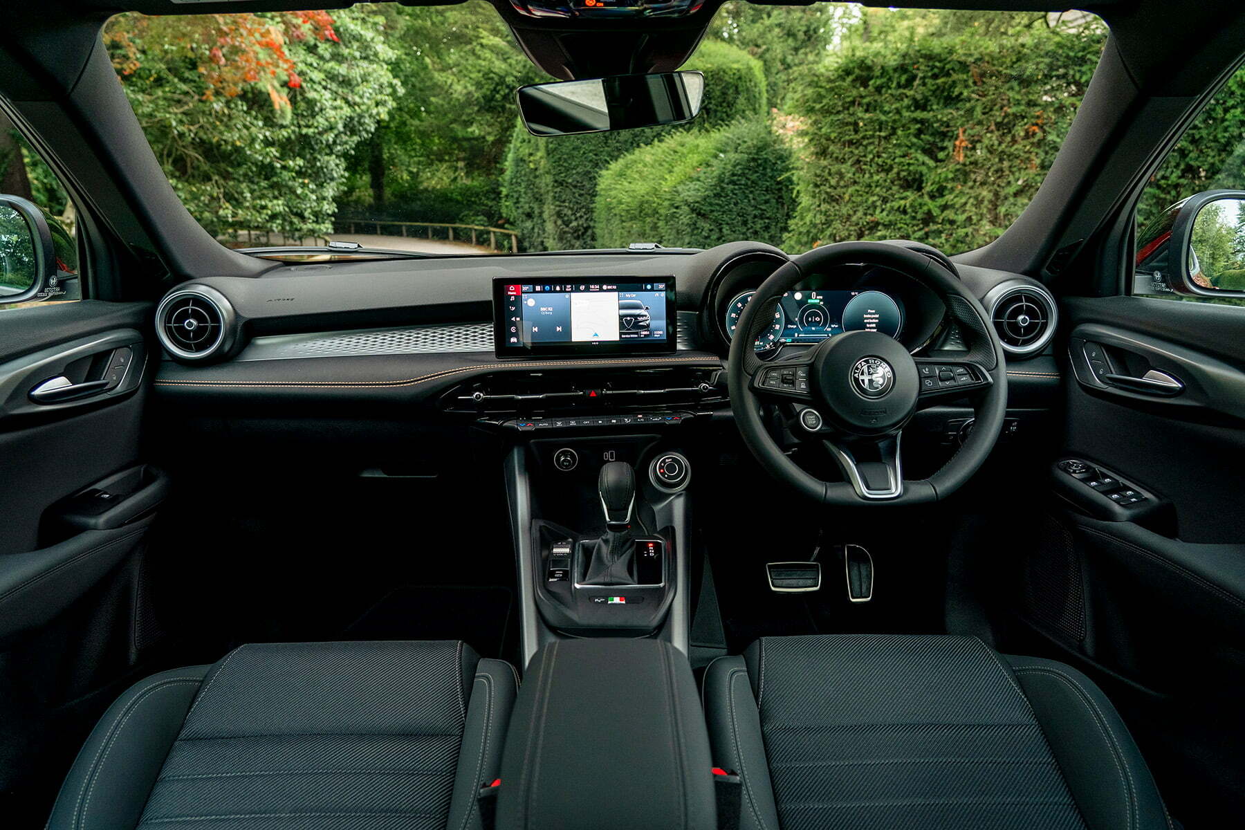 Alfa Romeo Tonale interior view | Expert Rating