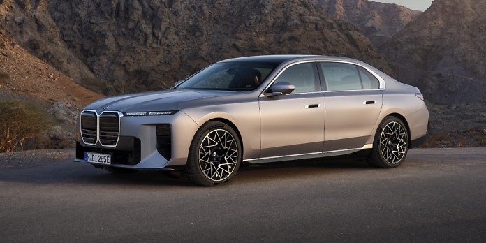 BMW i7