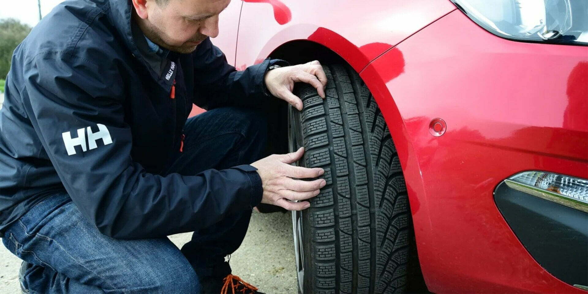How to check your tyres' age