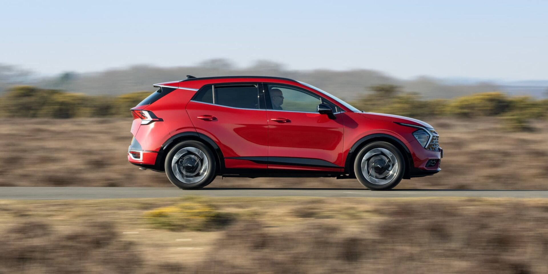 Kia Sportage - red, profile view