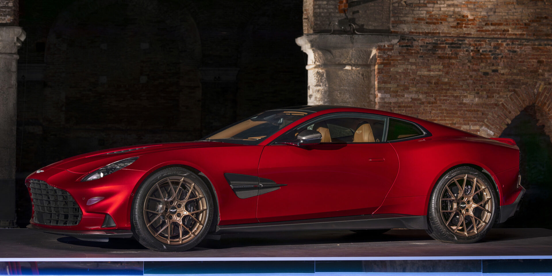 2024 Aston Martin Vanquish 2024 Aston Martin Vanquish