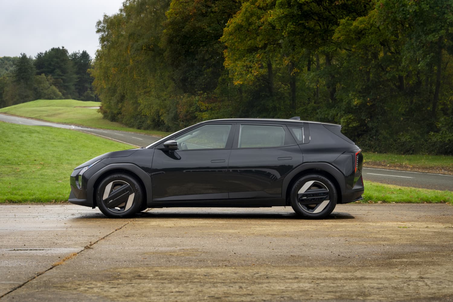 Kia EV4 hatchback Air - side profile