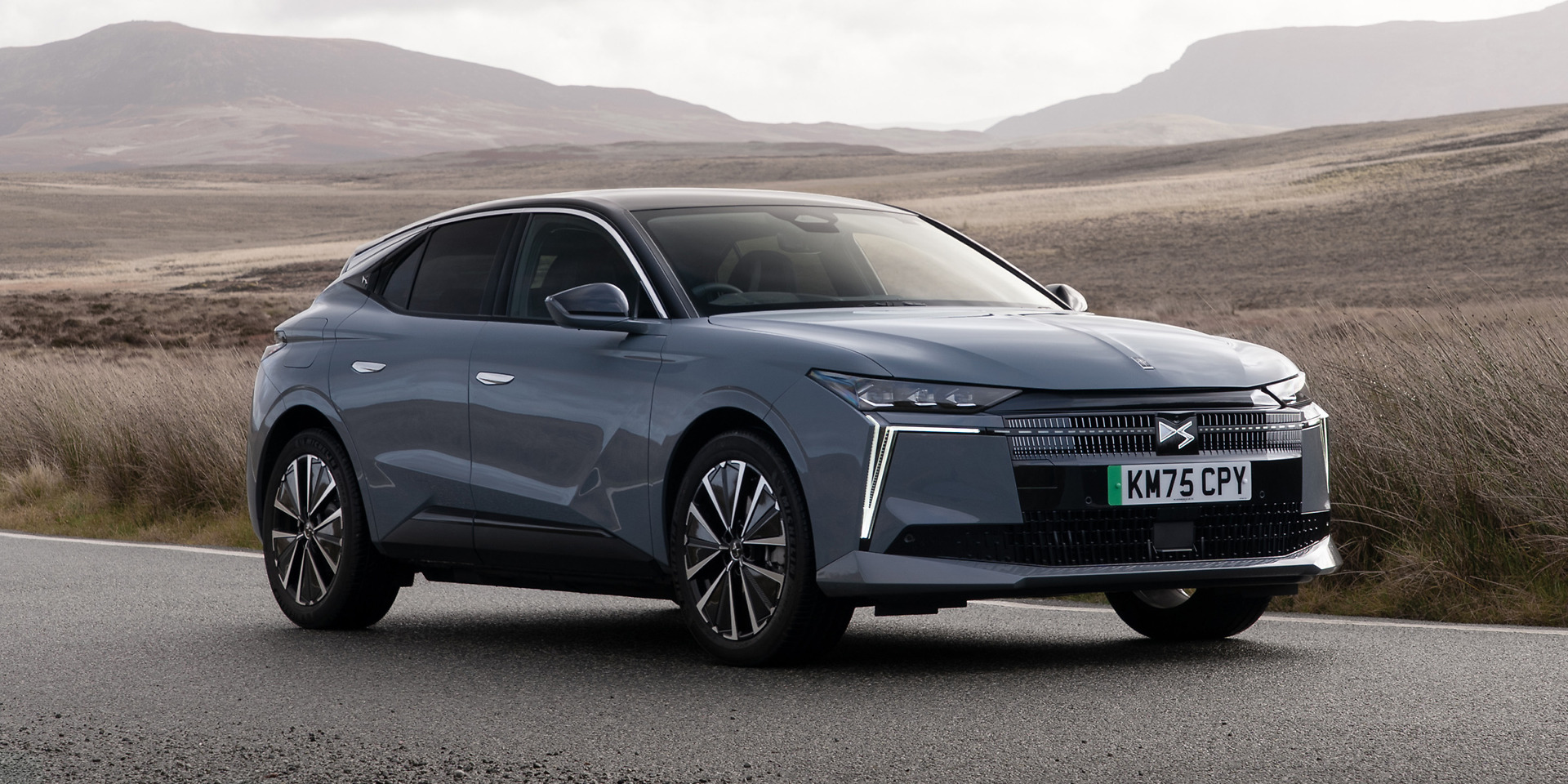 DS Nº4 E-Tense (02025) | Expert Rating | The Car Expert