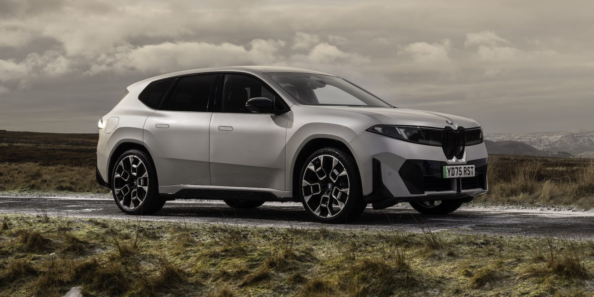 BMW iX3 50 xDrive M Sport Pro (2025 onwards) ER wallpaper