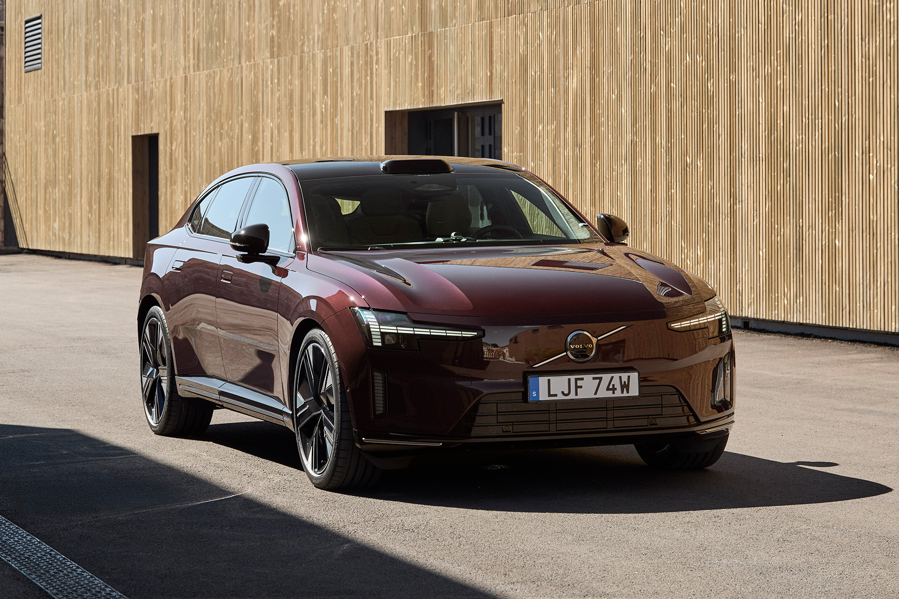 Volvo ES90 front view | Expert Rating