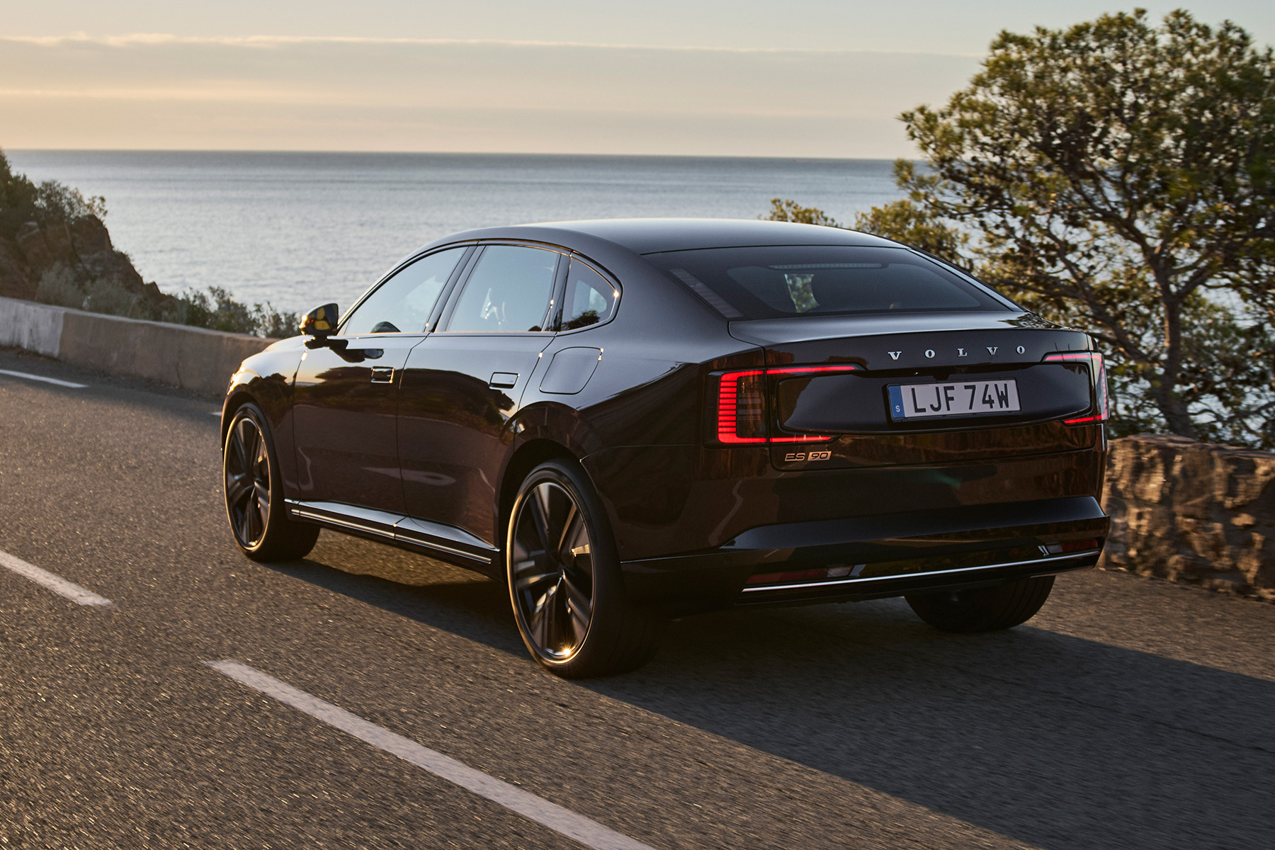 Volvo ES90 rear view | Expert Rating