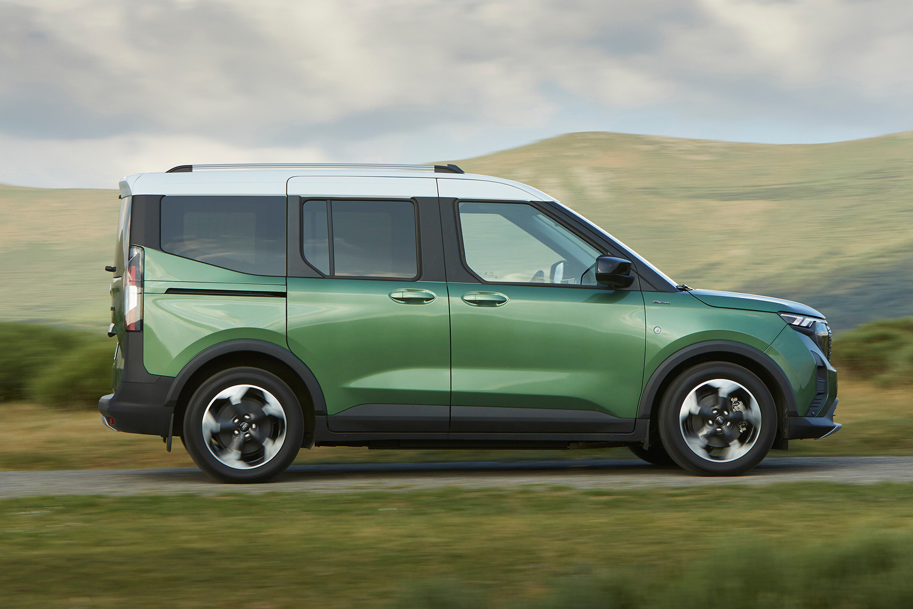 Ford E-Tourneo Courier rear view | Expert Rating