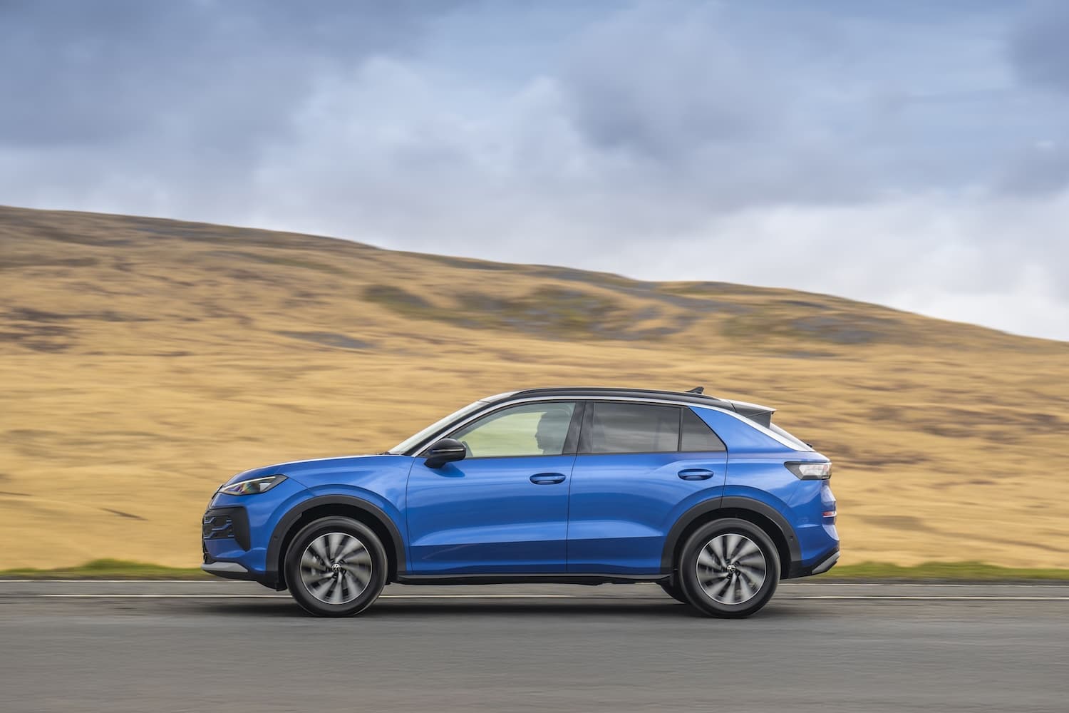 Volkswagen T-Roc (2026 onwards) - side profile view, dynamic